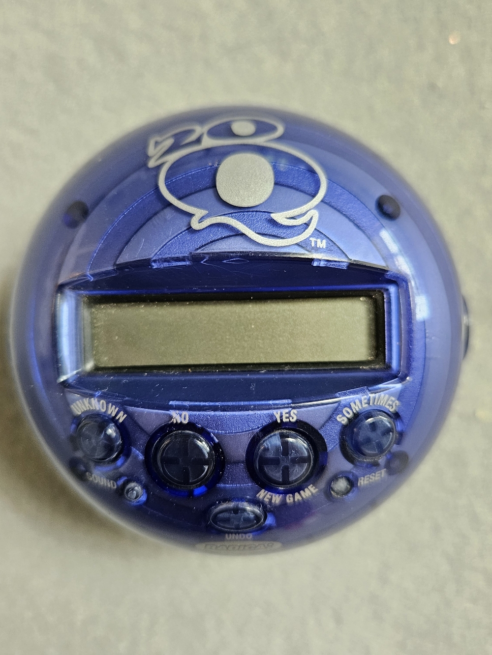 Vintage Radica 20Q Translucent Handheld Electronic Game 2005 - Picture 4 of 4